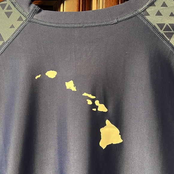Like New Da Hui Cove Blue LS Rashguard was born in Hawaii by a group of surfer! - Picture 7 of 8